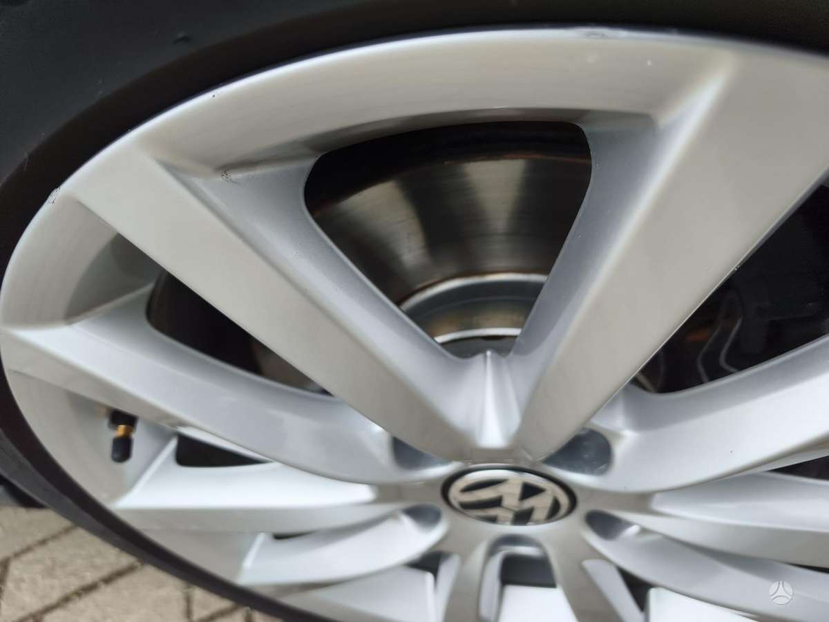 Volkswagen Passat 2013 — photo 25