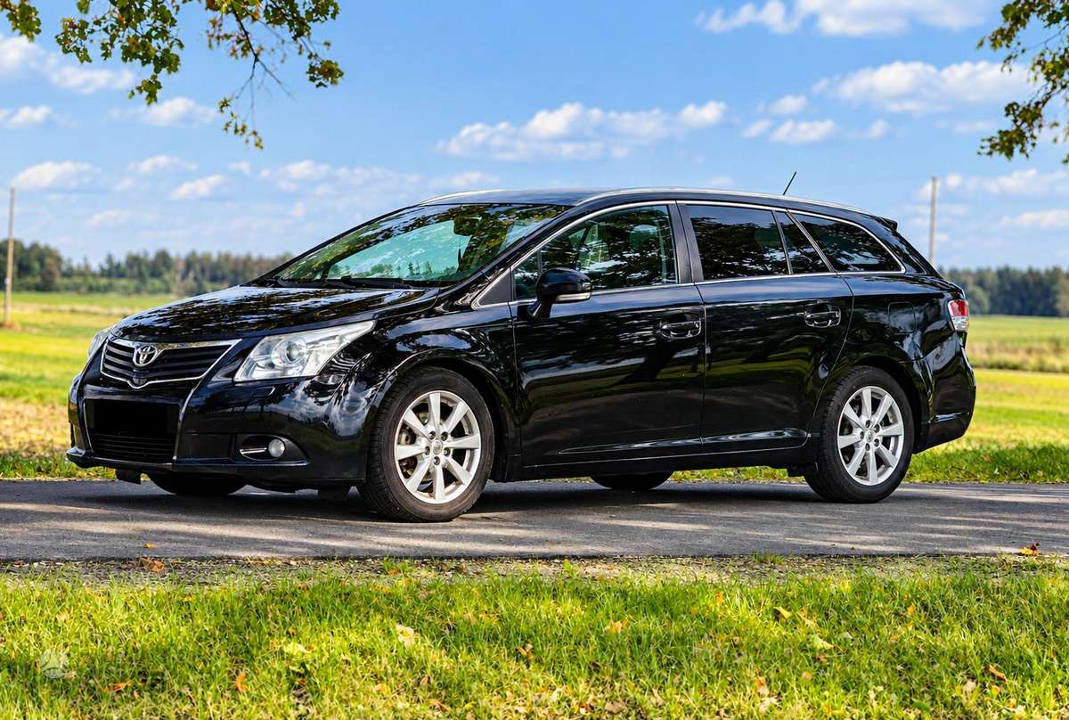 Toyota Avensis 2010 — двигун 1998 cm³, 126 HP (93kW)
