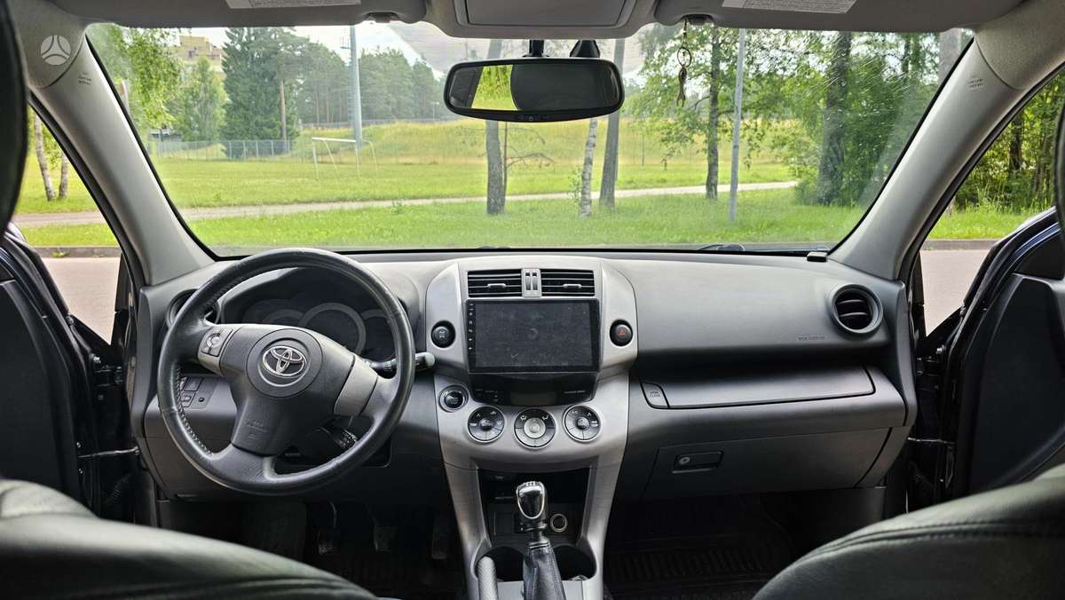Toyota RAV4 2006 — rear view