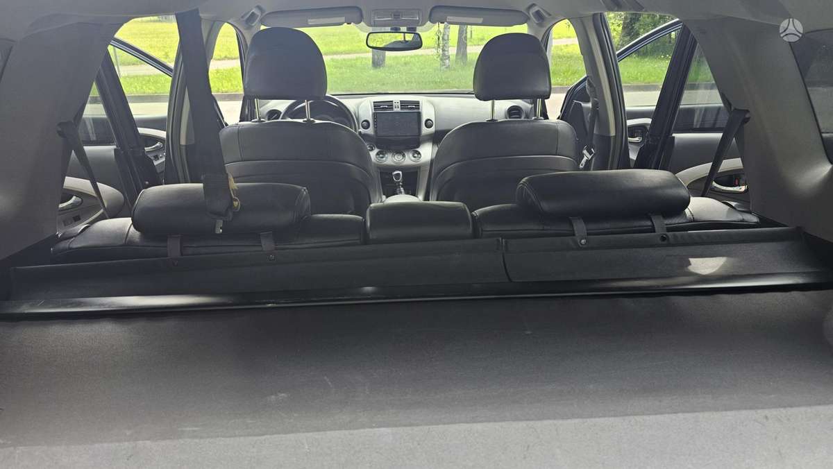 Toyota RAV4 2006 — interior