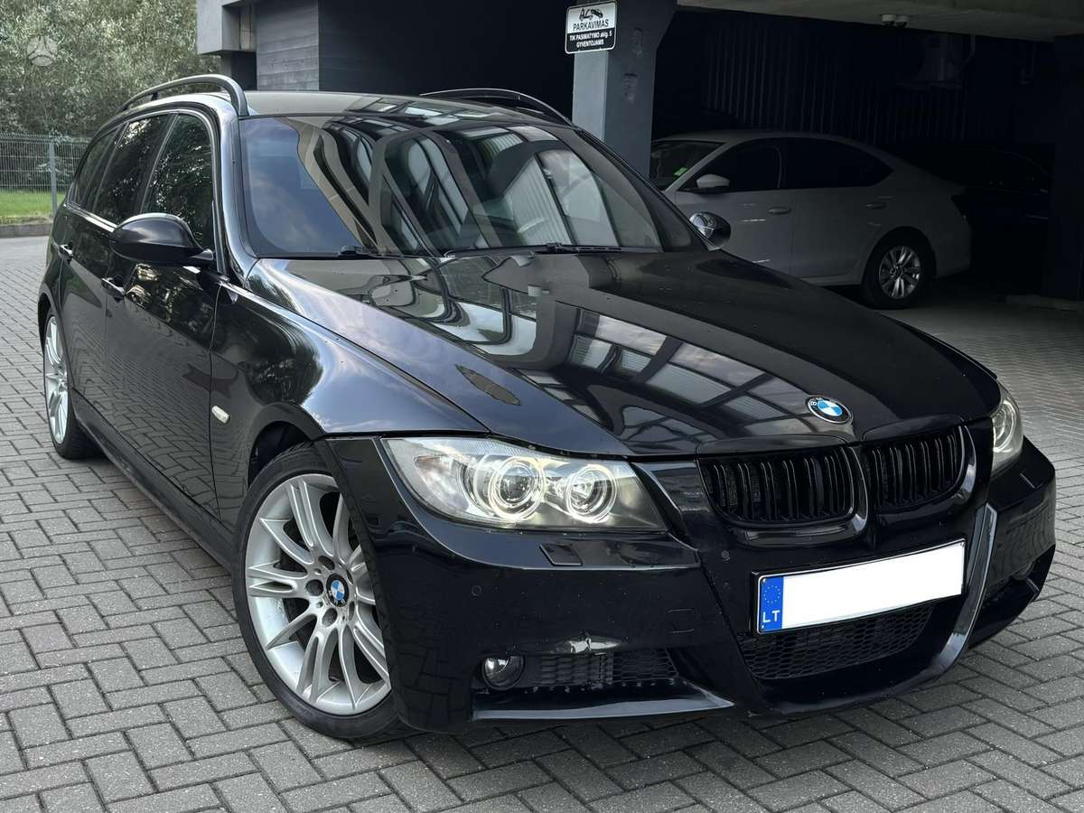 BMW 330 2006 — rear view