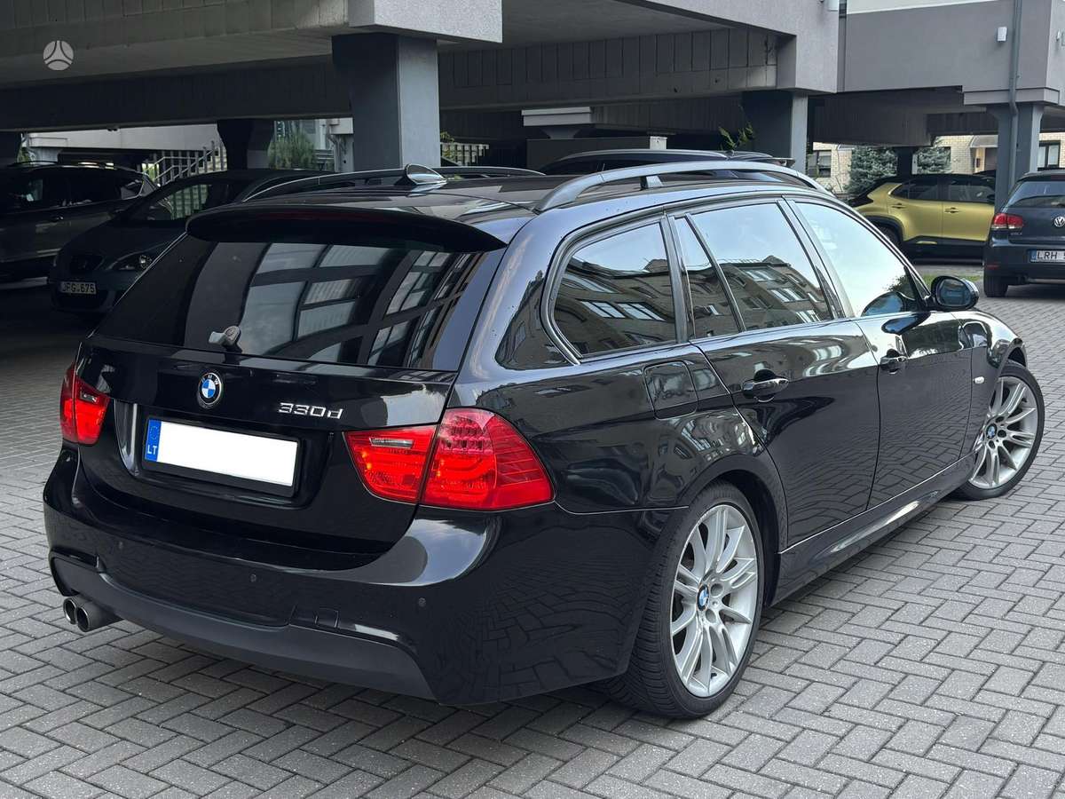 BMW 330 2006 — interior