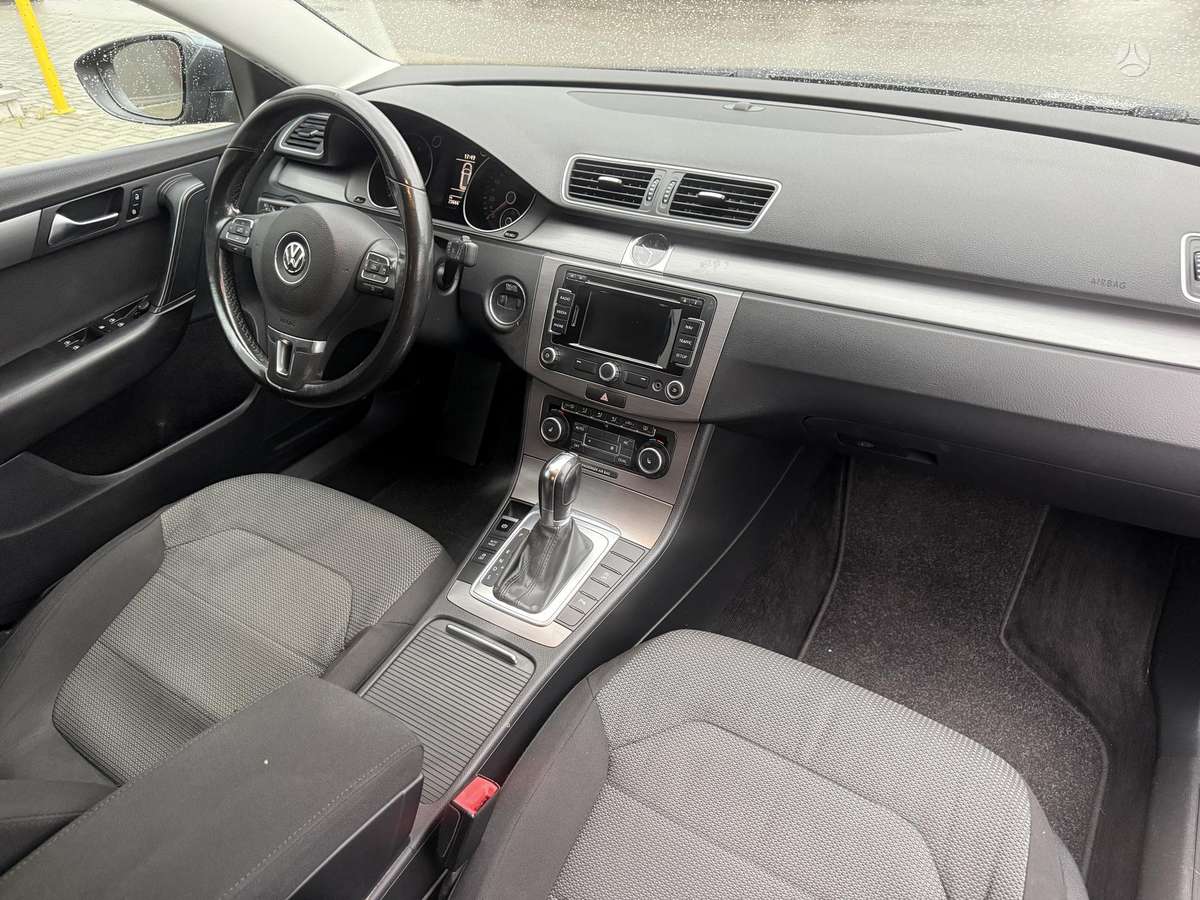 Volkswagen Passat 2011 — photo 11