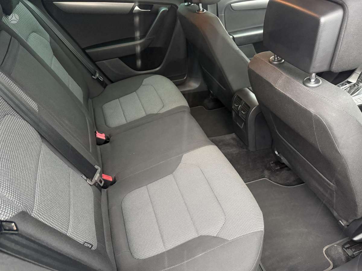 Volkswagen Passat 2011 — photo 12