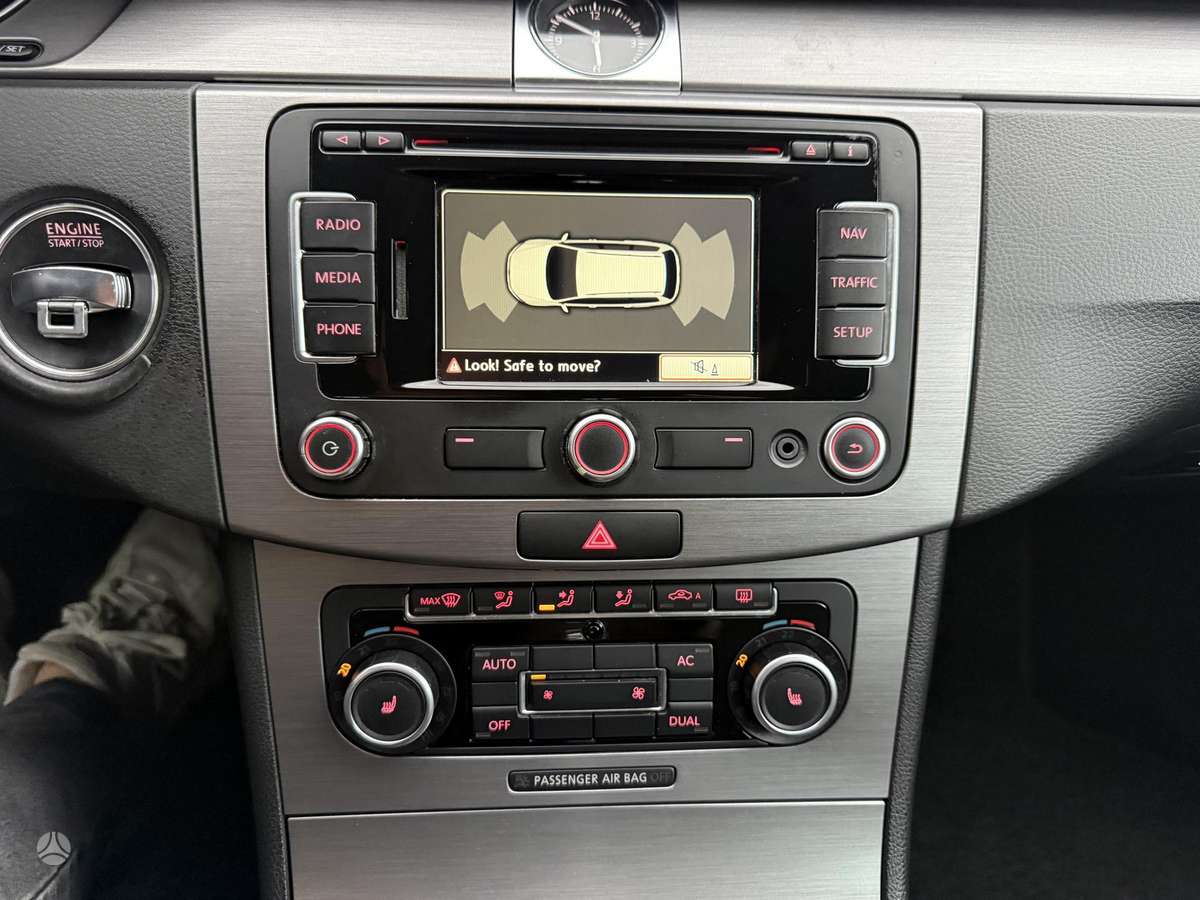 Volkswagen Passat 2011 — photo 13