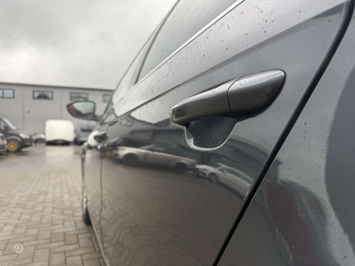 Volkswagen Passat 2011 — photo 8