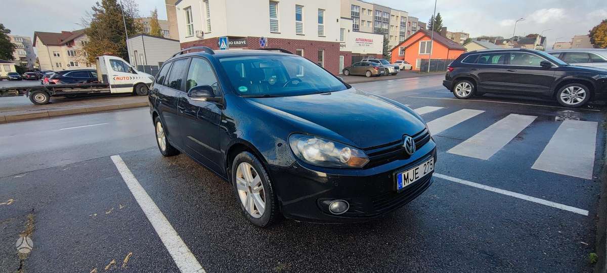 Volkswagen Golf 2012 — rear view