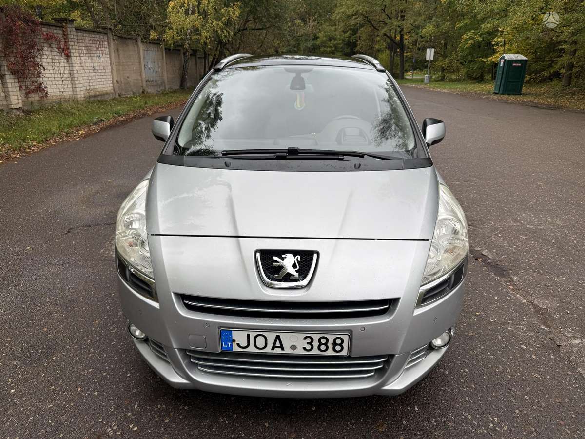 Peugeot 5008 2011 — вигляд ззаду