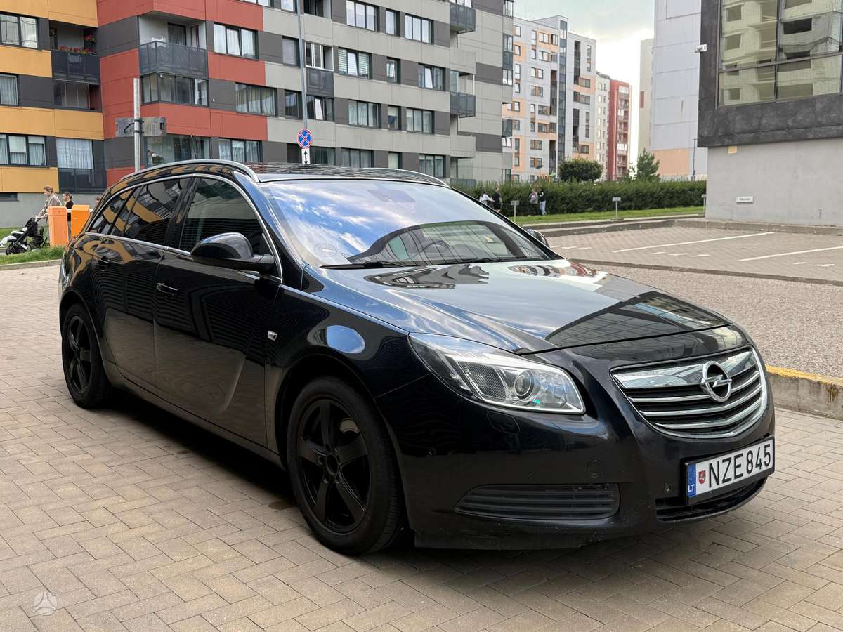 Opel Insignia 2011 — салон