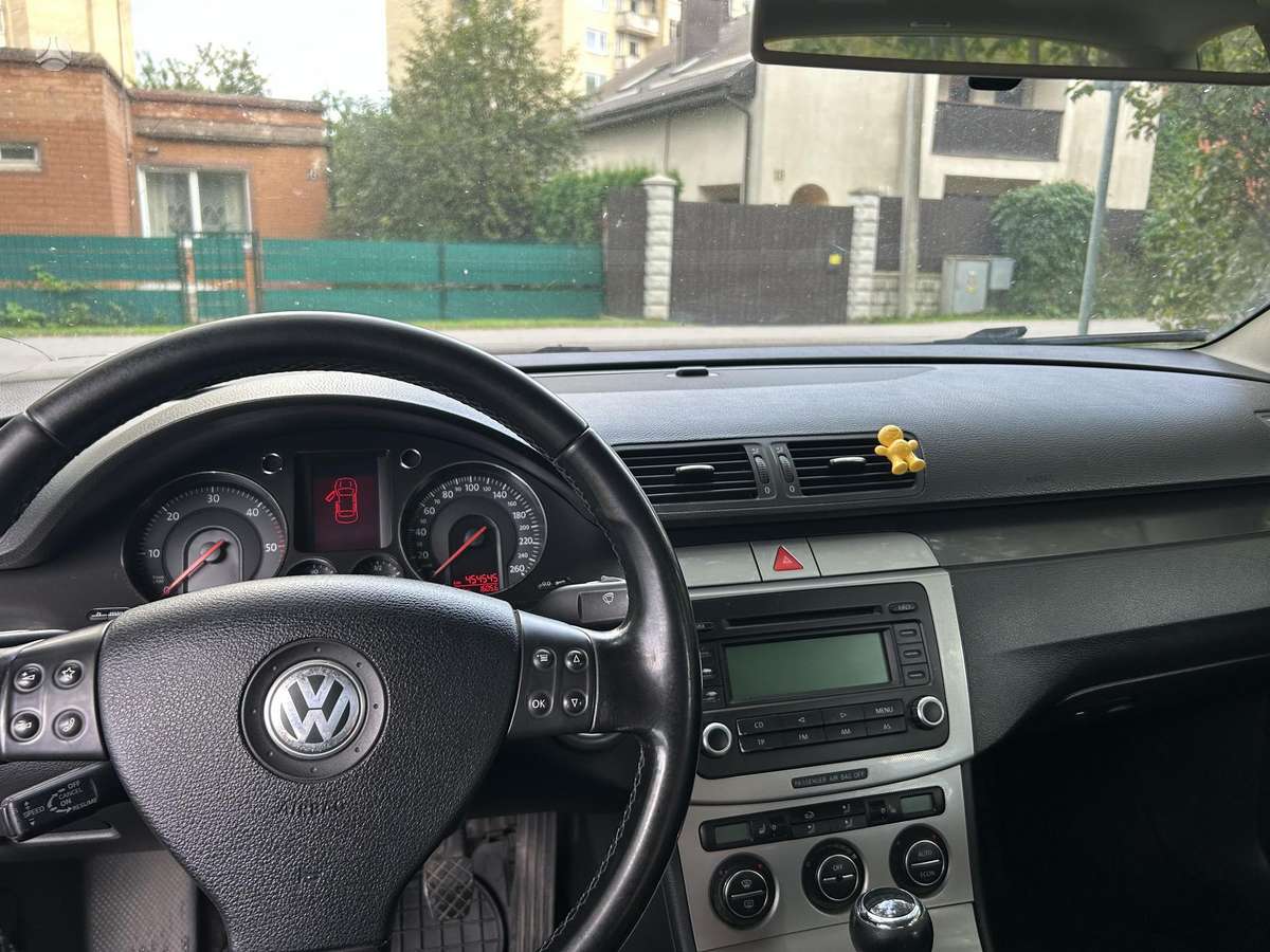 Volkswagen Passat 2006 — photo 14