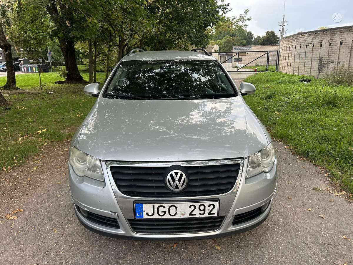 Volkswagen Passat 2006 — rear view
