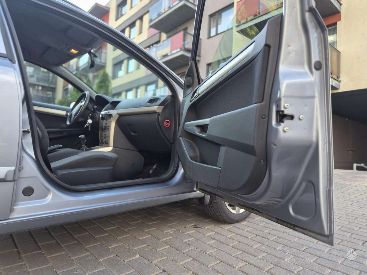 Opel Astra 2008 — photo 10