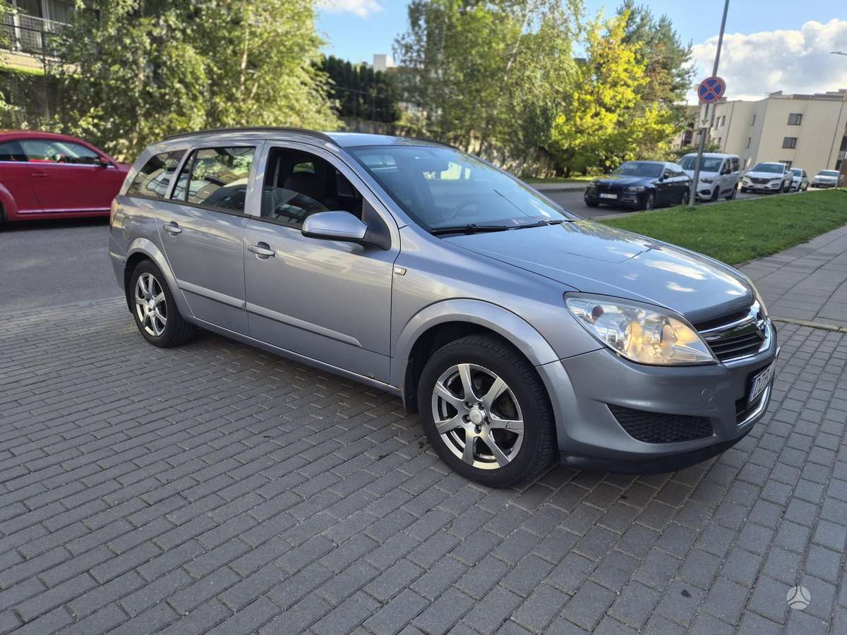 Opel Astra 2008 — interior