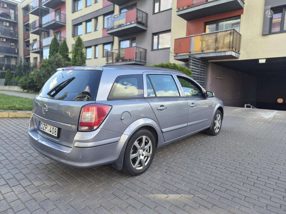 Opel Astra 2008 — engine 1598 cm³, 105 HP (77kW)