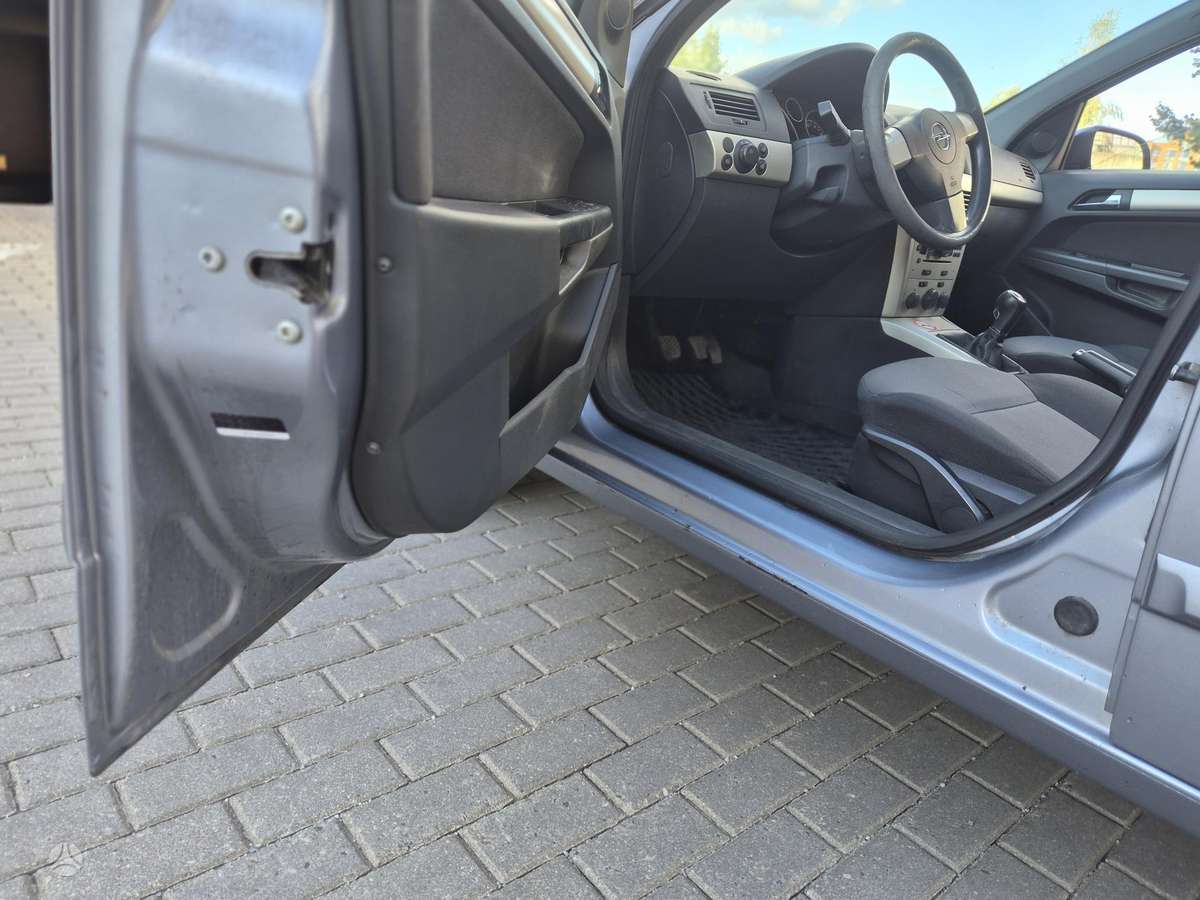 Opel Astra 2008 — photo 9