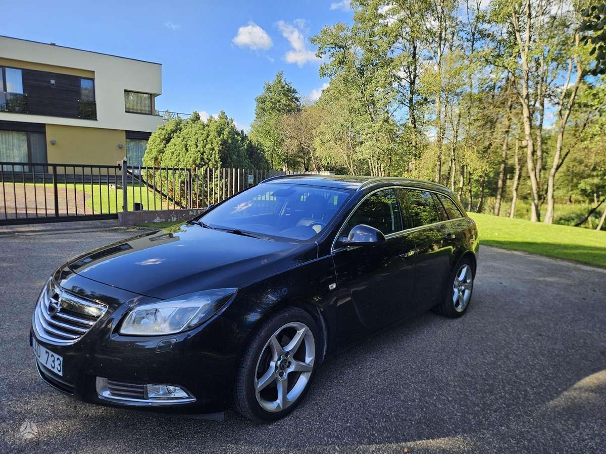 Opel Insignia 2011 — салон
