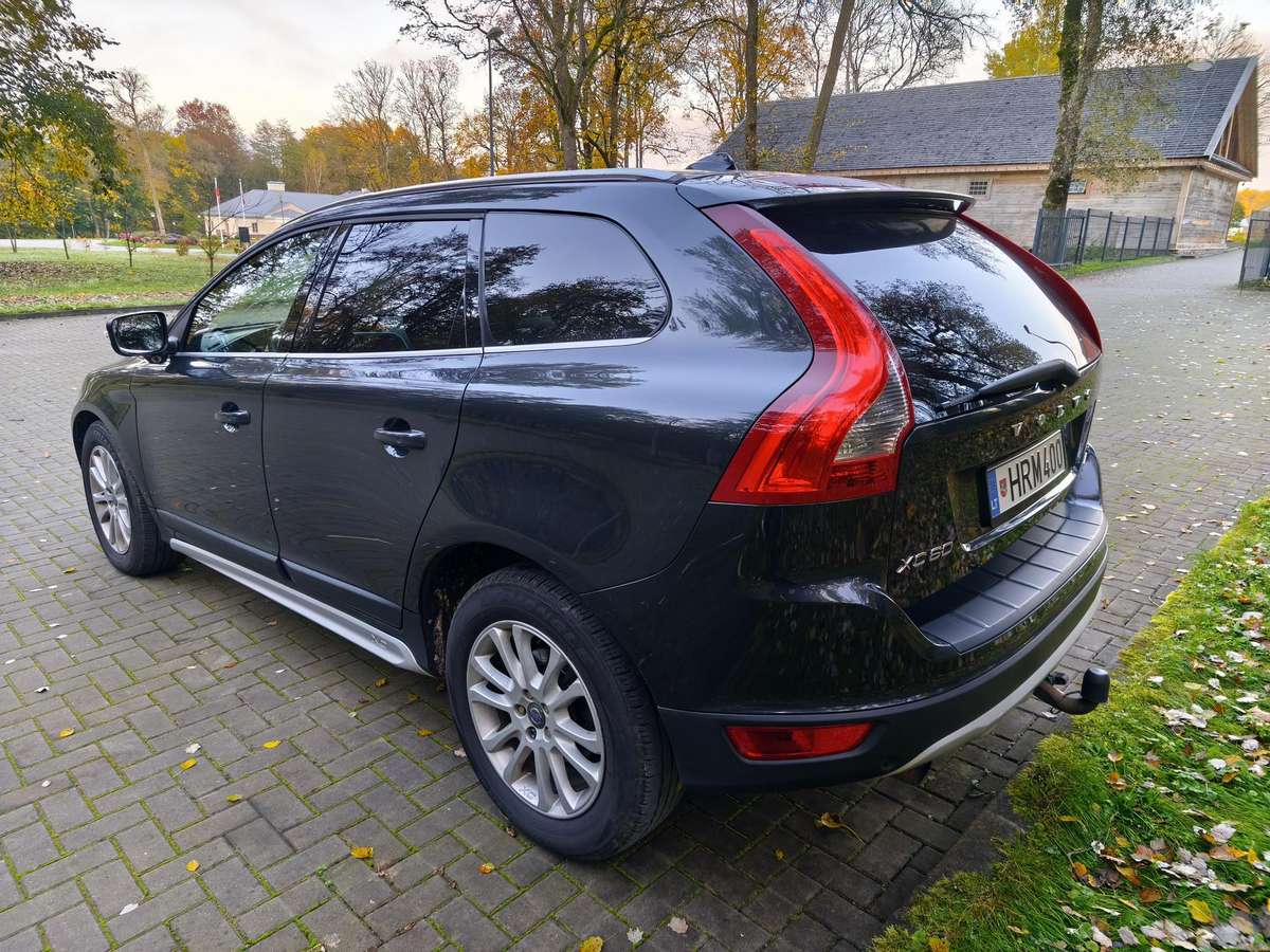 Volvo XC60 2009 — салон