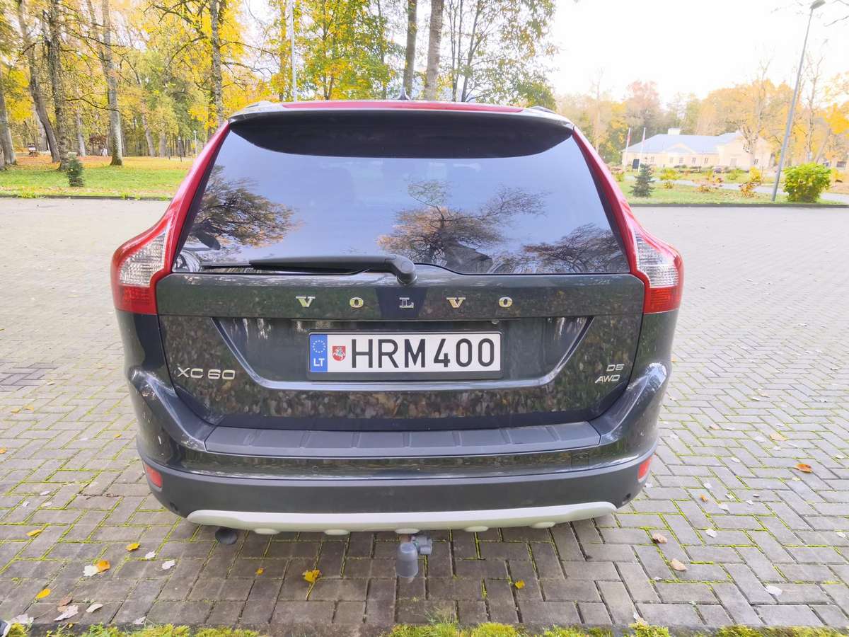 Volvo XC60 2009 — двигун 2400 cm³, 185 HP (136kW)
