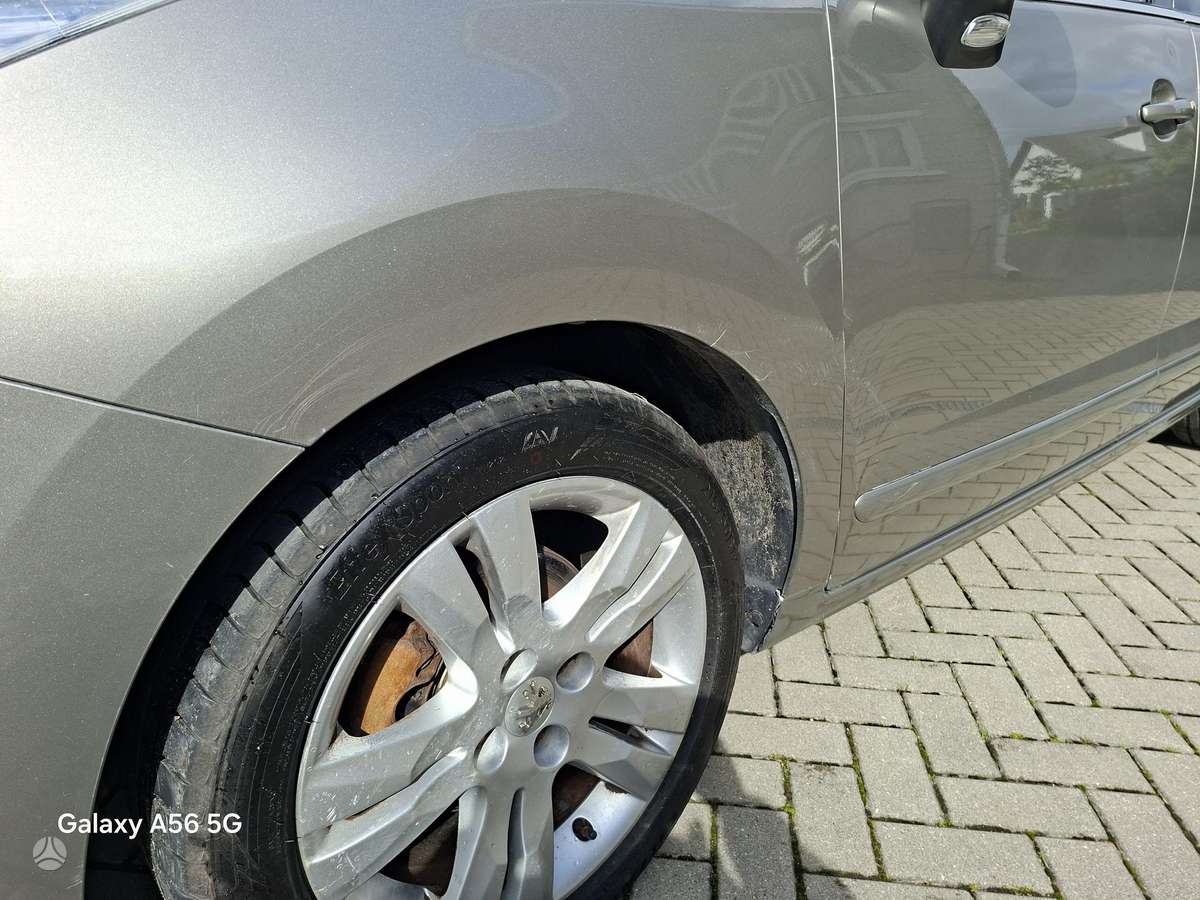 Peugeot 5008 2012 — салон