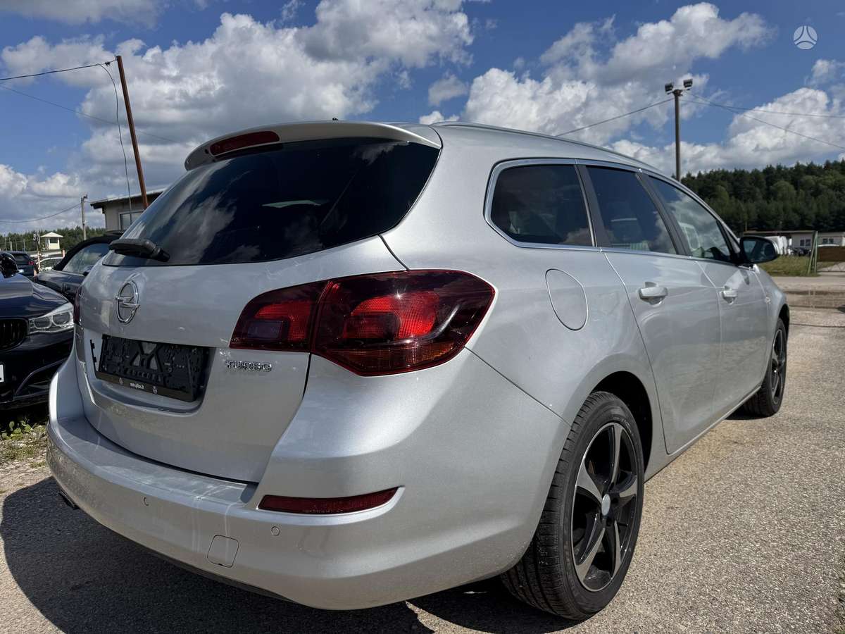 Opel Astra 2012 — двигун 1364 cm³, 140 HP (103kW)