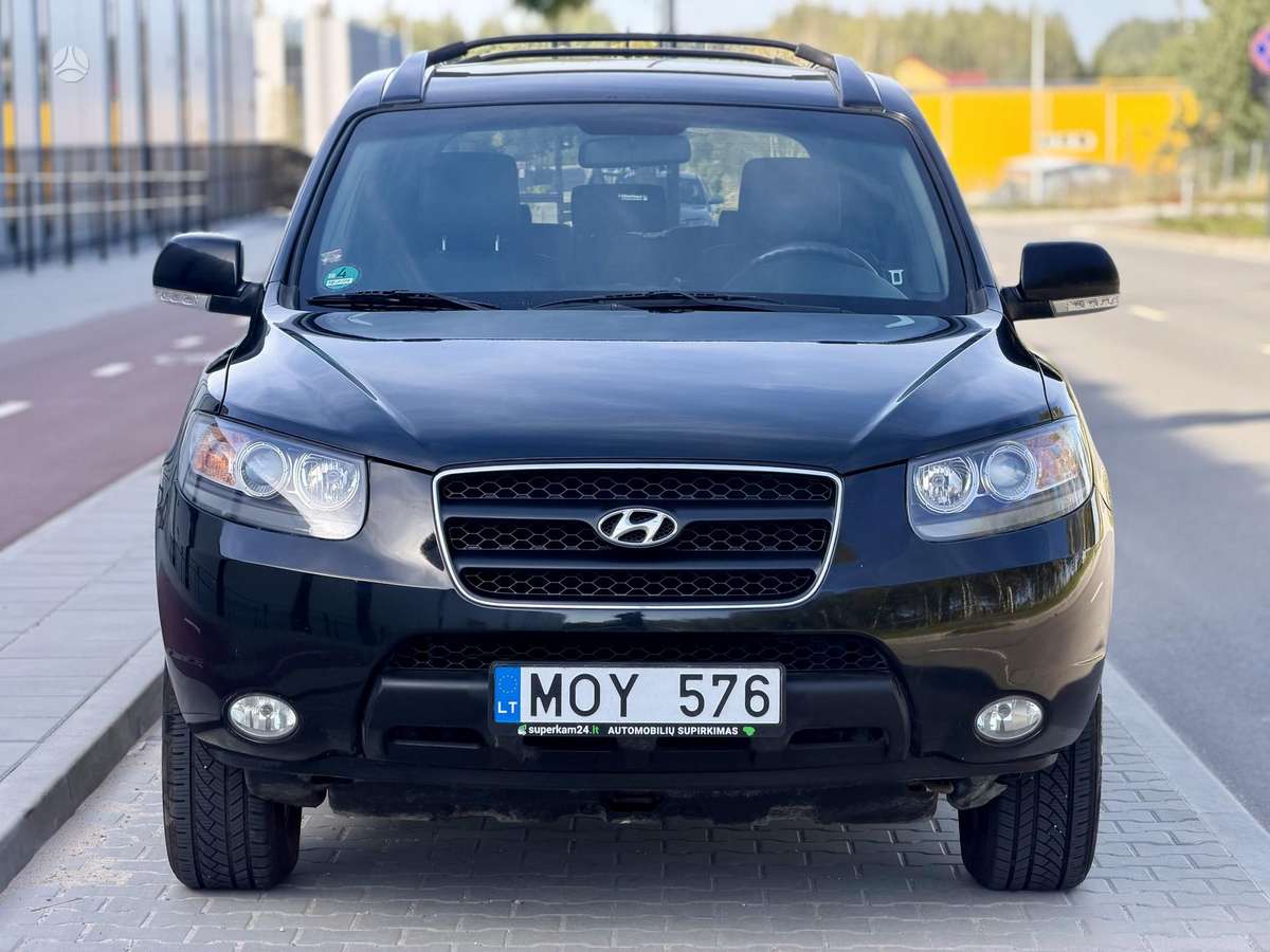 Hyundai Santa 2009 — rear view