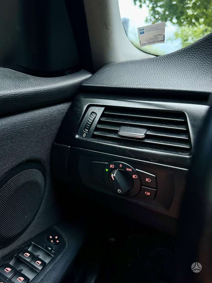 BMW 320 2006 — photo 10