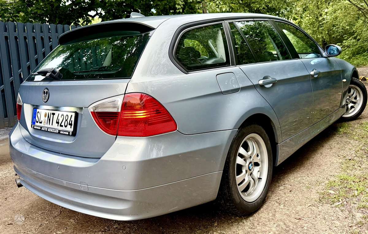 BMW 320 2006 — interior