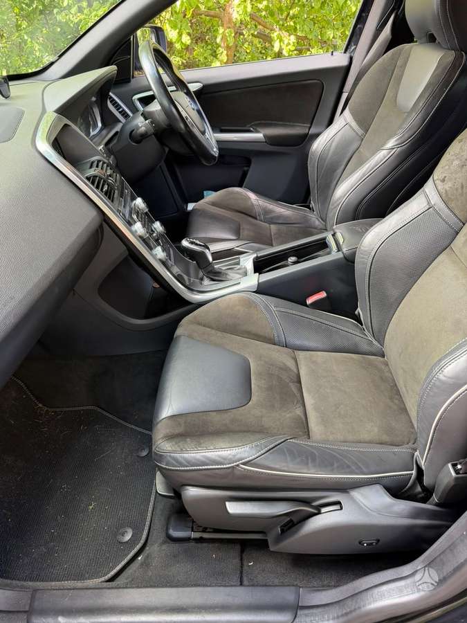 Volvo XC60 2015 — photo 10