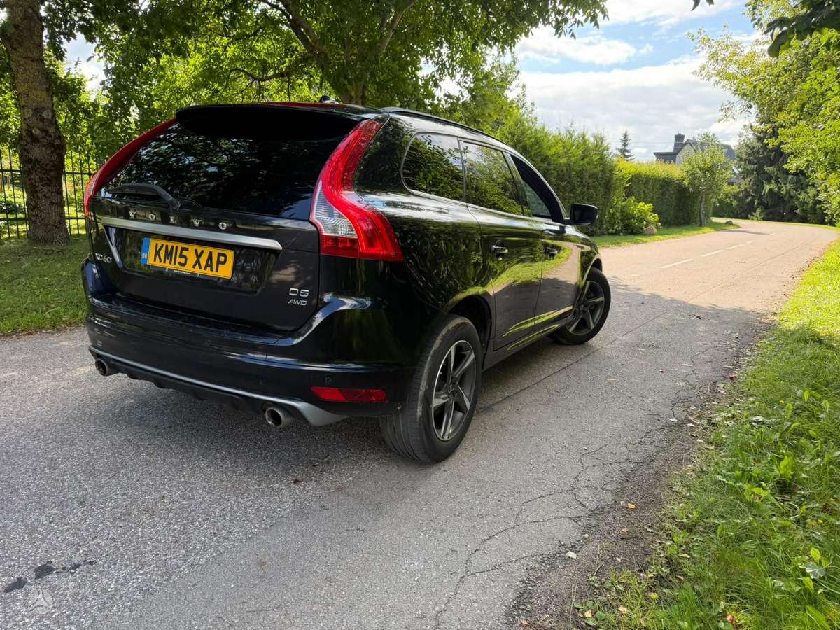 Volvo XC60 2015 — rear view
