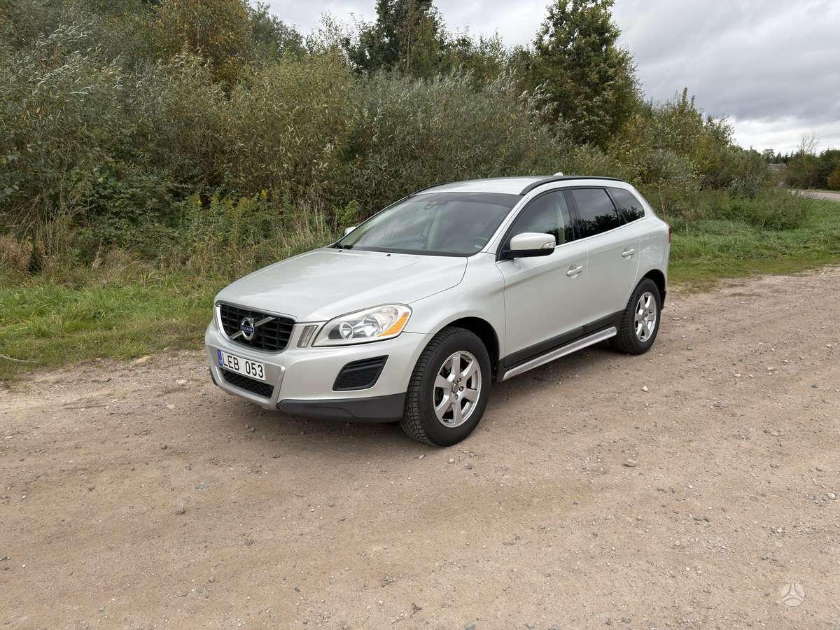 Volvo XC60 2009 — салон