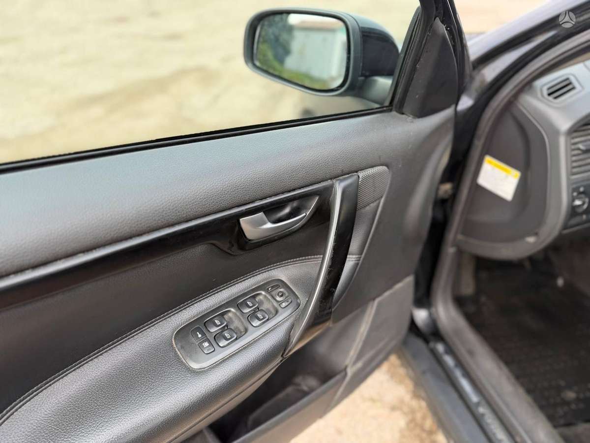 Volvo V70 2004 — photo 10