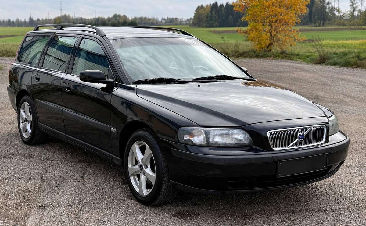 Volvo V70 2004 — interior