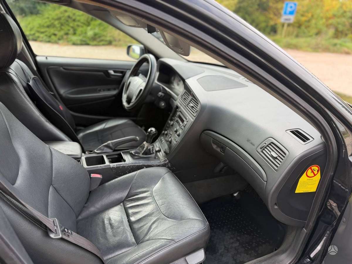 Volvo V70 2004 — photo 9