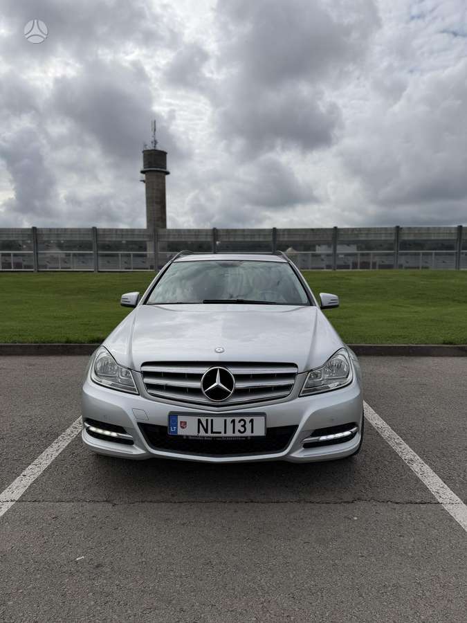 Mercedes-Benz C180 2013 — вигляд ззаду