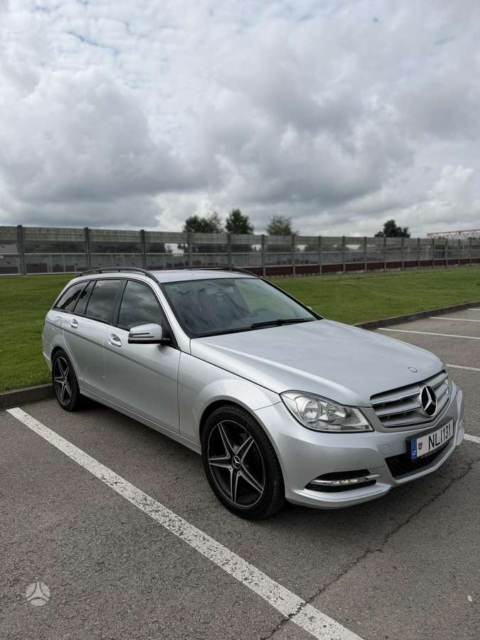 Mercedes-Benz C180 2013 — салон