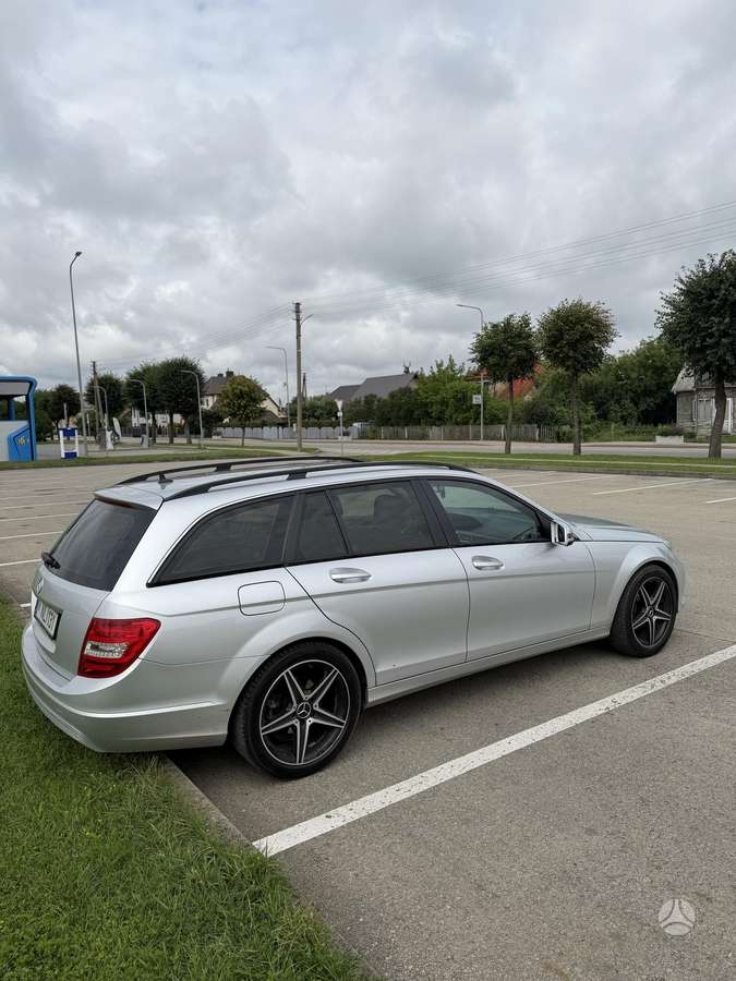 Mercedes-Benz C180 2013 — двигун 2143 cm³, 120 HP (88kW)