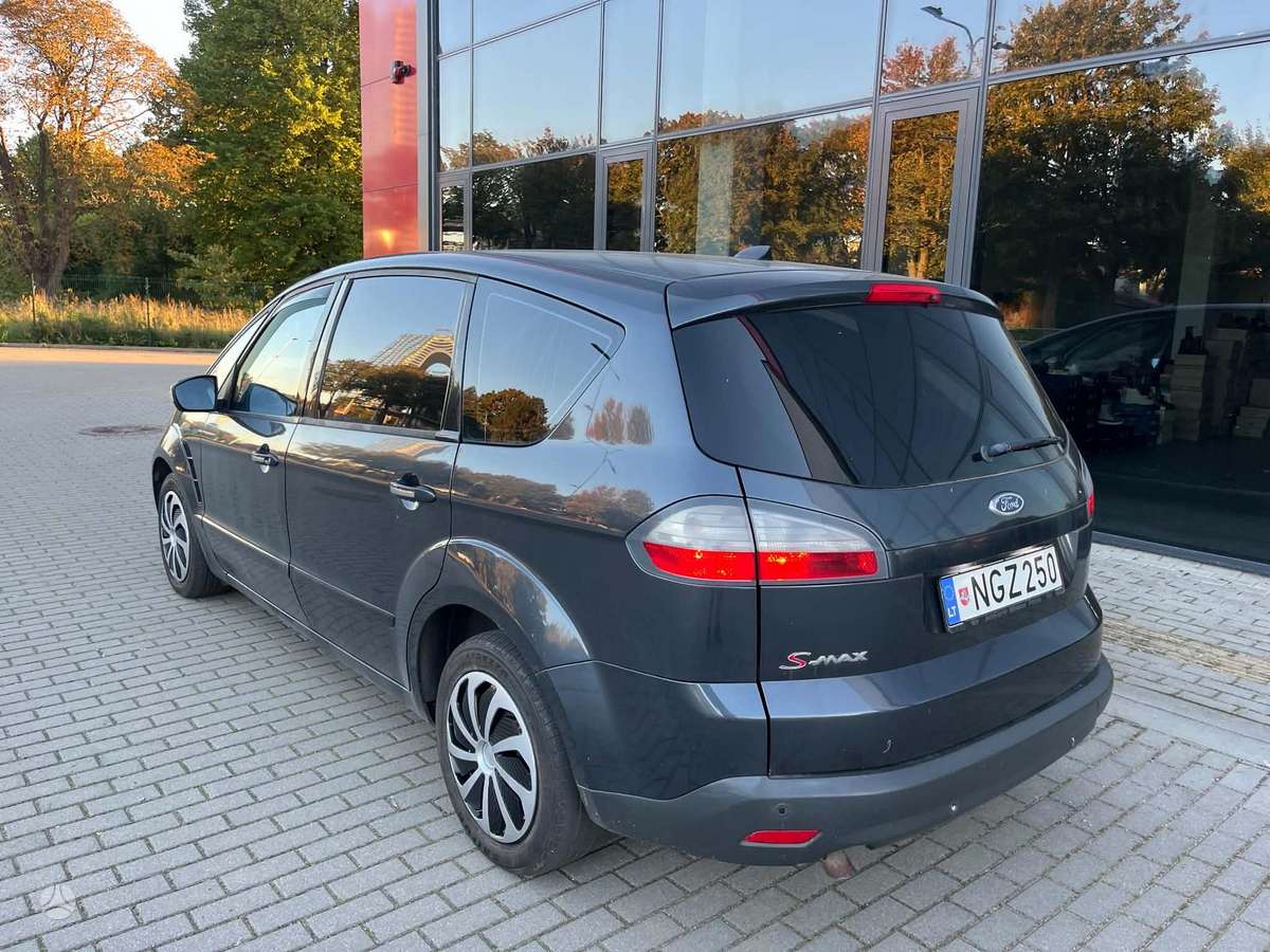 Ford S-MAX 2008 — rear view