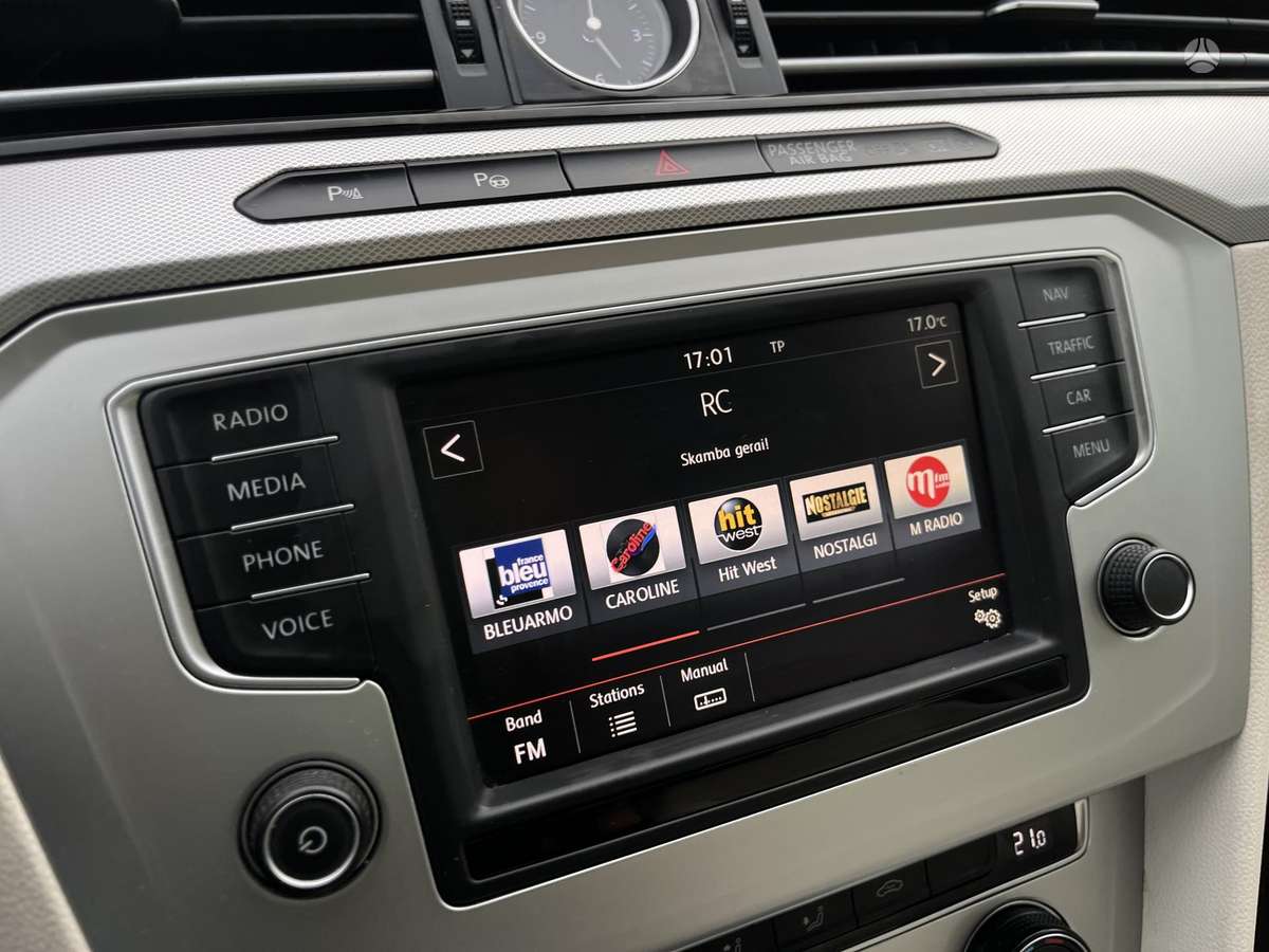 Volkswagen Passat 2015 — photo 16
