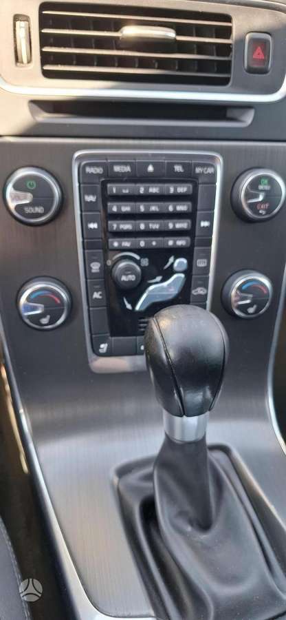 Volvo V60 2011 — photo 10