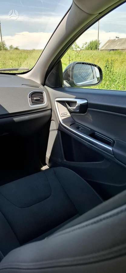 Volvo V60 2011 — photo 11