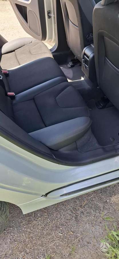 Volvo V60 2011 — photo 14
