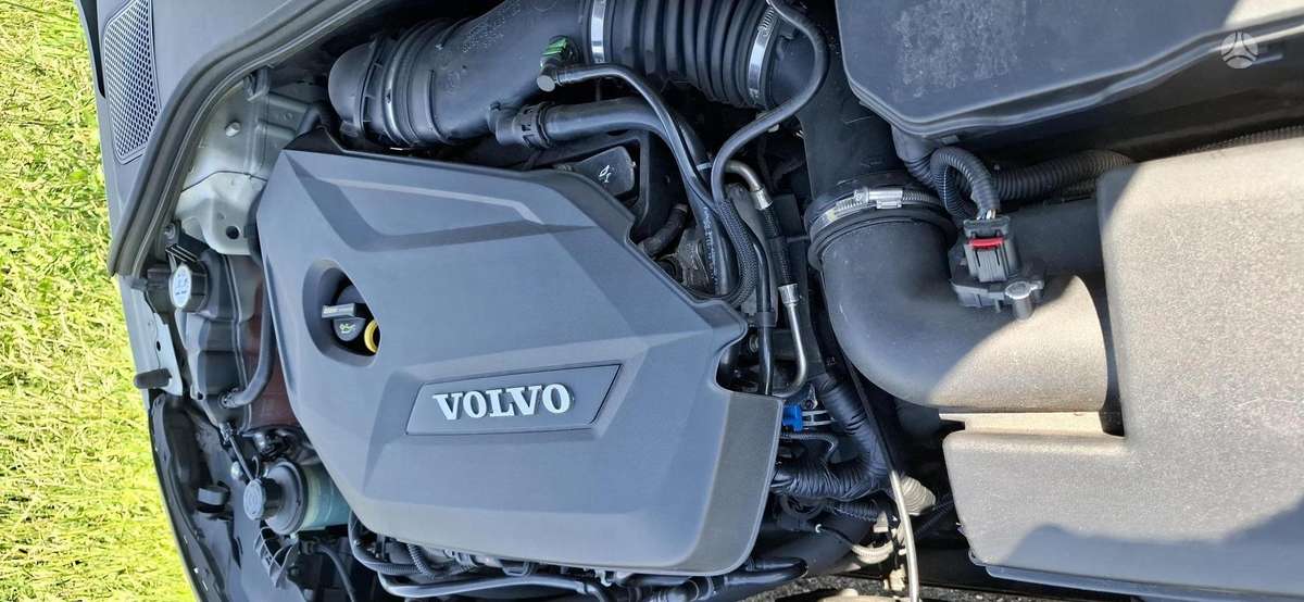 Volvo V60 2011 — engine 1596 cm³, 150 HP (110kW)