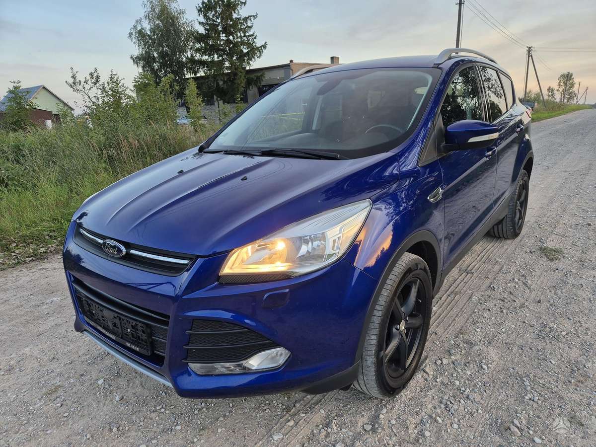 Ford Kuga 2014 — вигляд ззаду