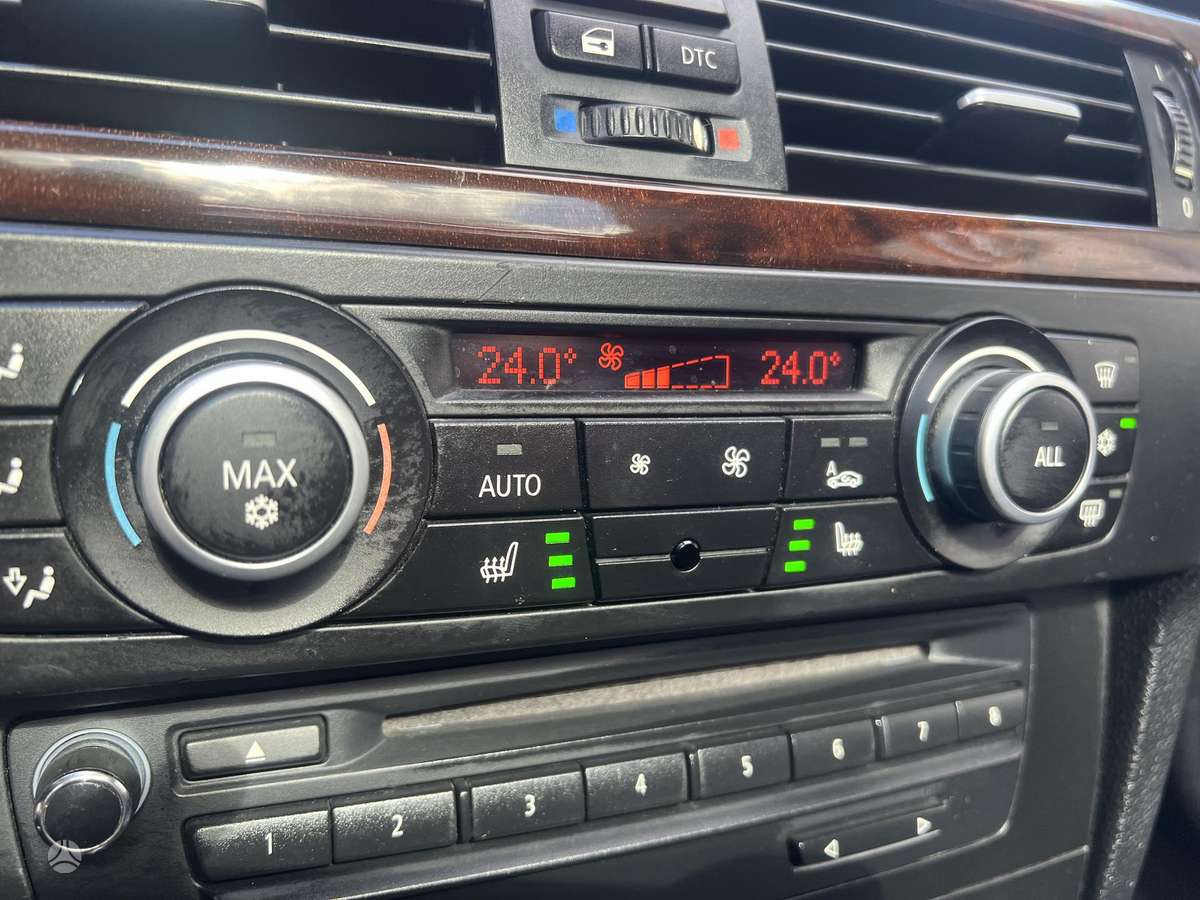 BMW 320 2010 — photo 10
