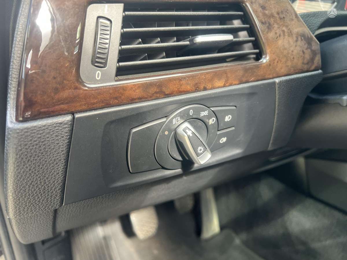 BMW 320 2010 — photo 14