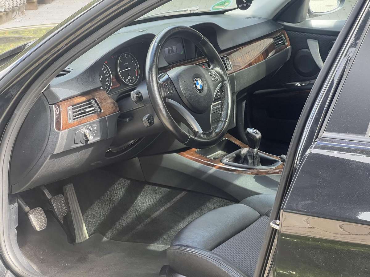 BMW 320 2010 — photo 6