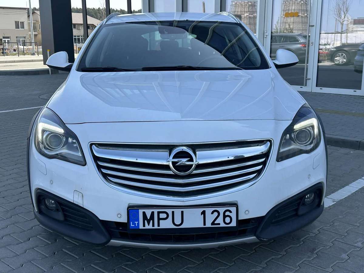 Opel Insignia 2014 — rear view