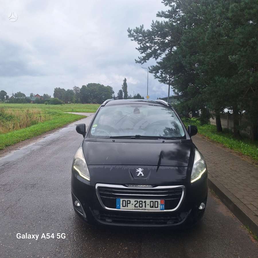 Peugeot 5008 2015 — rear view