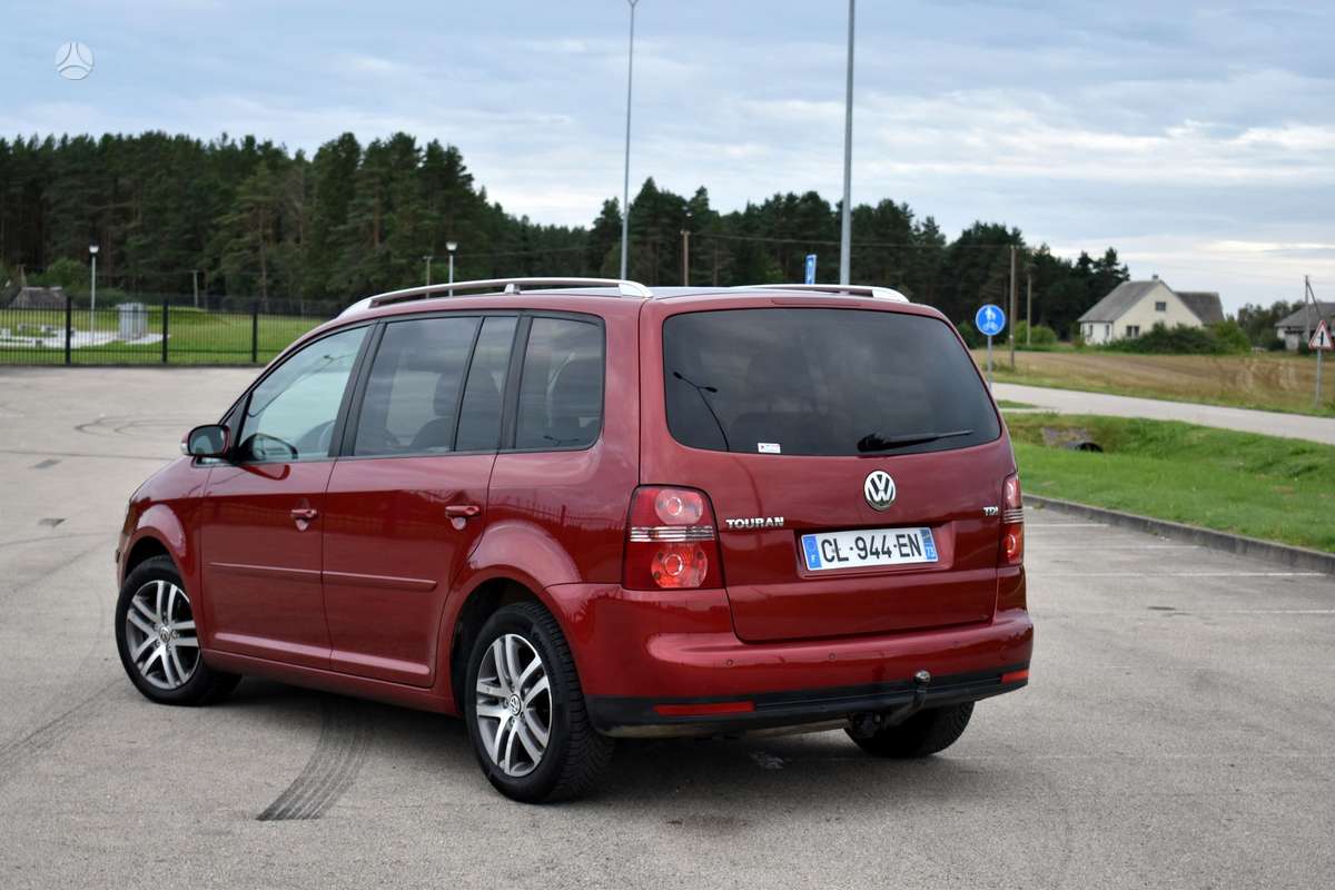 Volkswagen Touran 2007 — вигляд ззаду