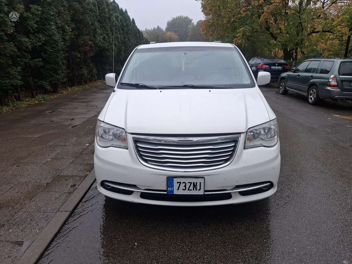 Chrysler Town 2013 — вигляд ззаду